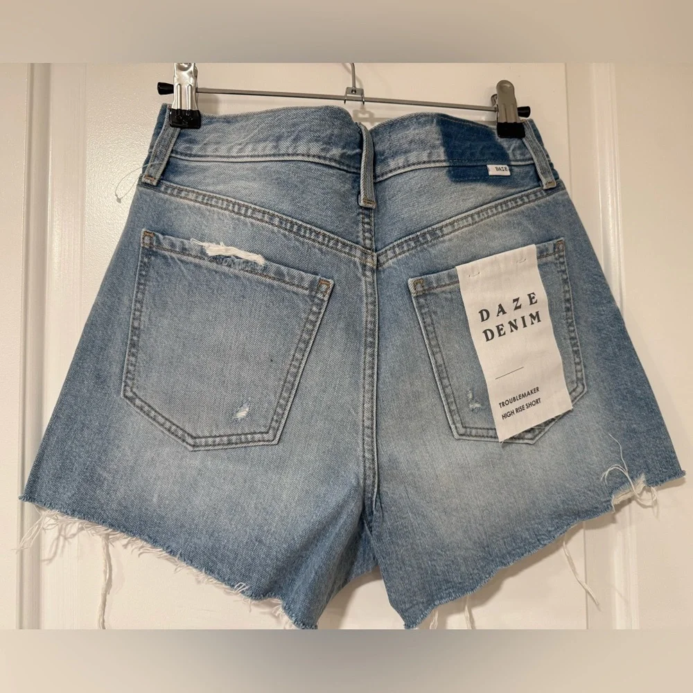 DAZE Denim Troublemaker High Rise Distressed Jean Shorts Size - 26 NWT - Picture 2 of 8